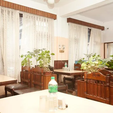 Oyo 374 Hotel Holiday Taj
